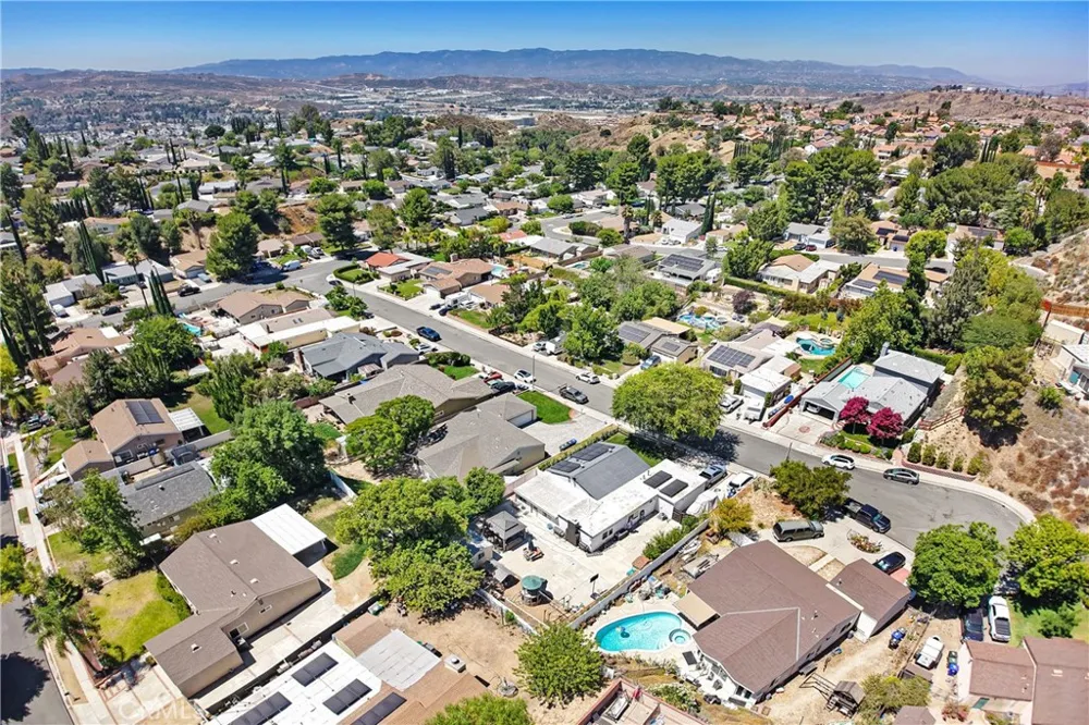 28038 Lakehurst Canyon Country, CA 91351