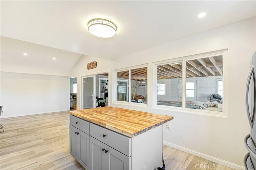 28038 Lakehurst Canyon Country, CA 91351