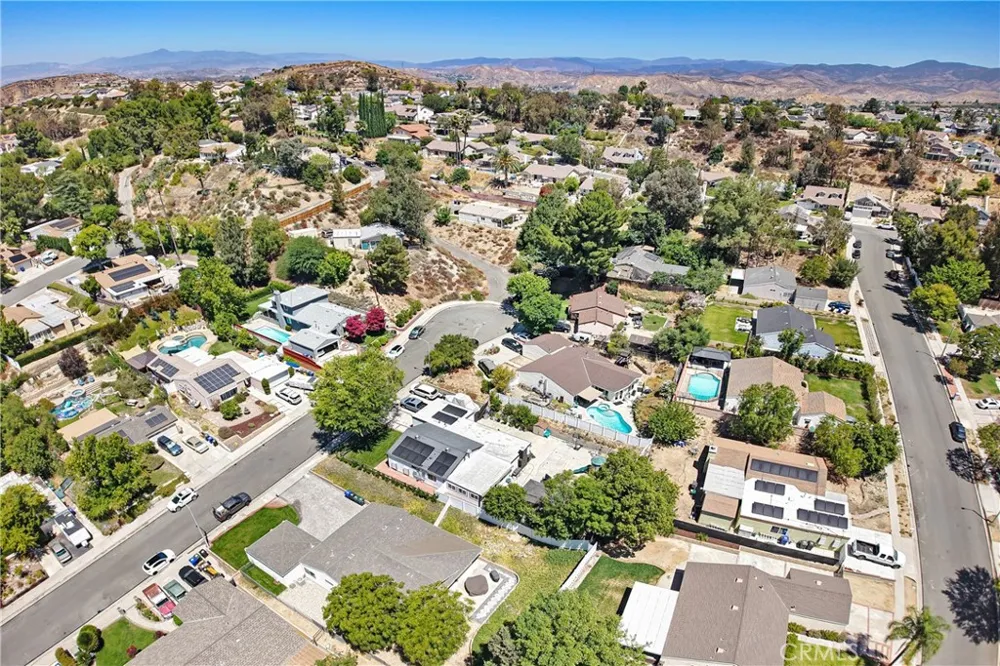 28038 Lakehurst Canyon Country, CA 91351