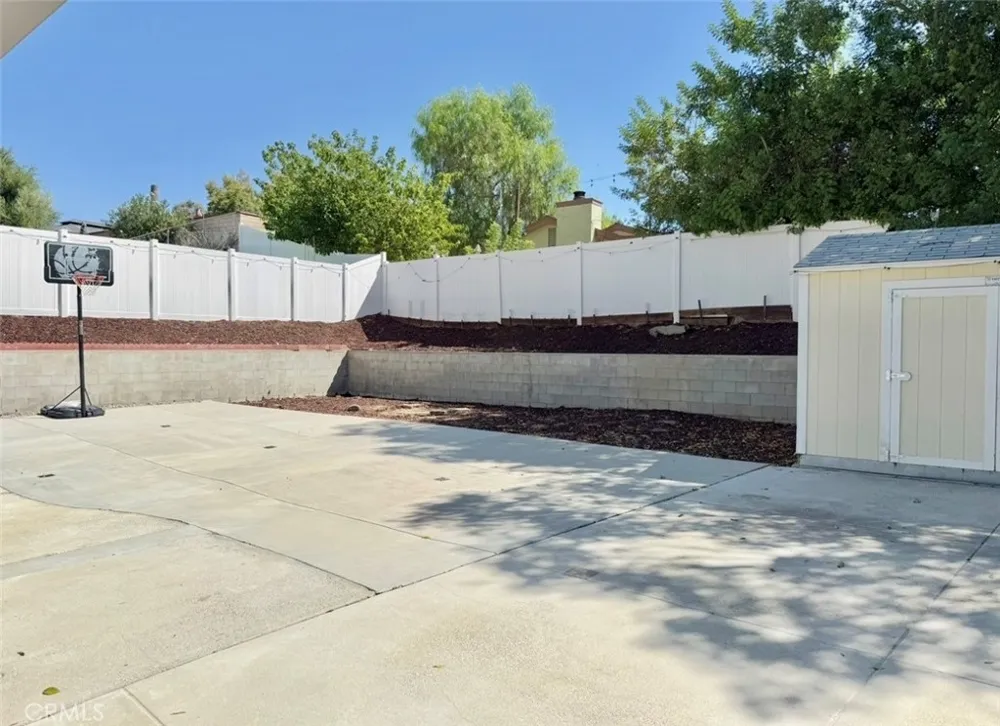 28038 Lakehurst Canyon Country, CA 91351