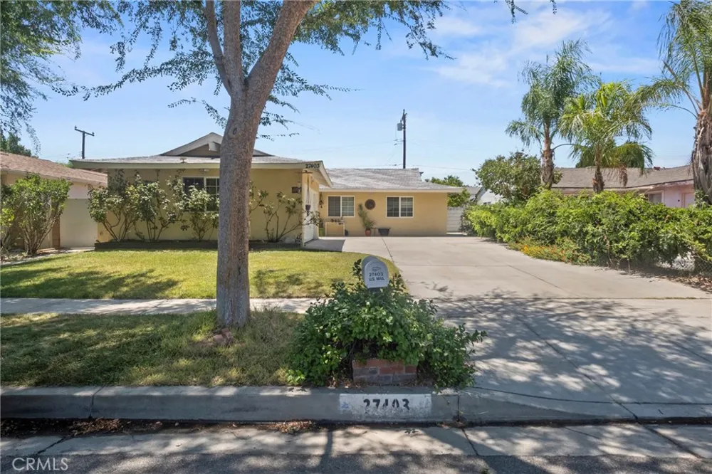 27403 Arriola Saugus, CA 91350