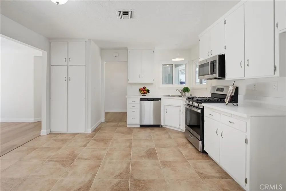 27912 Newbird Drive Saugus, CA 91350