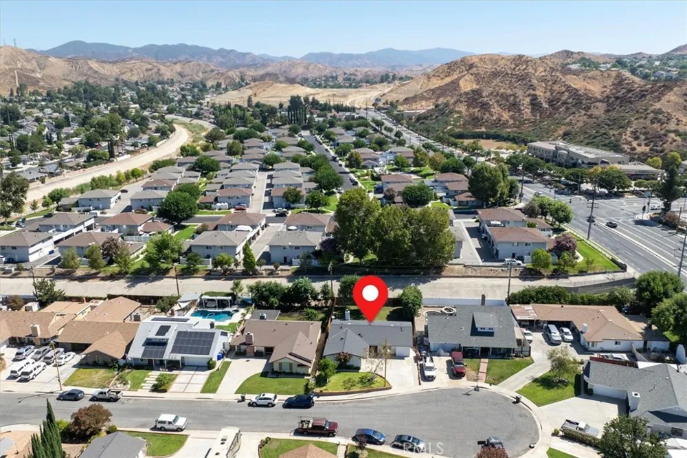 27912 Newbird Drive Saugus, CA 91350
