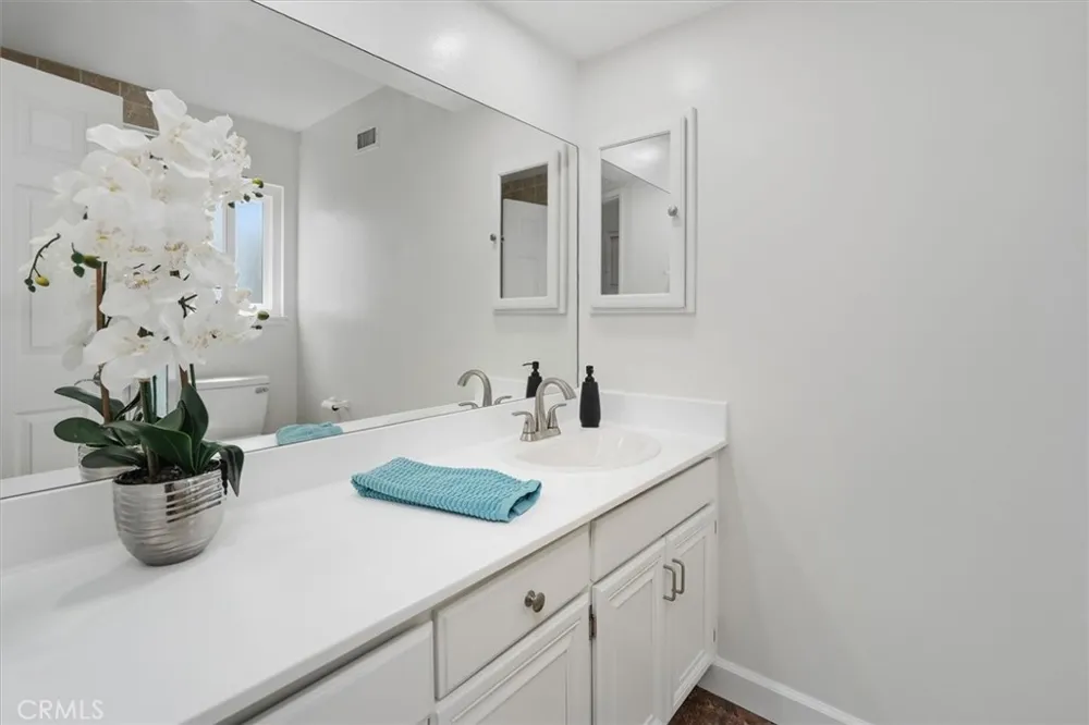 27912 Newbird Drive Saugus, CA 91350