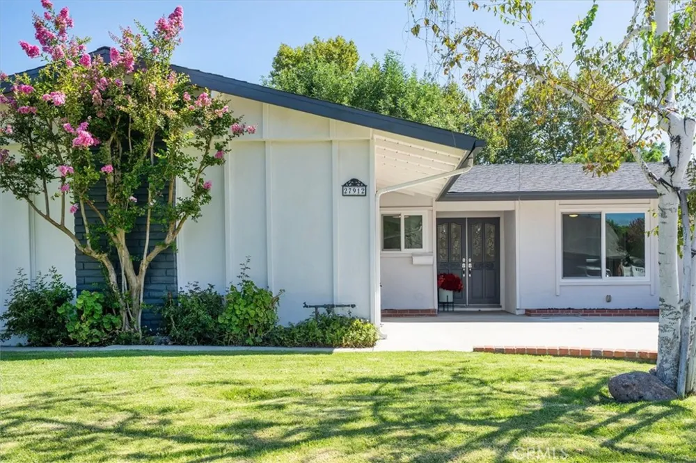 27912 Newbird Drive Saugus, CA 91350