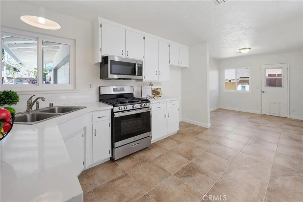 27912 Newbird Drive Saugus, CA 91350