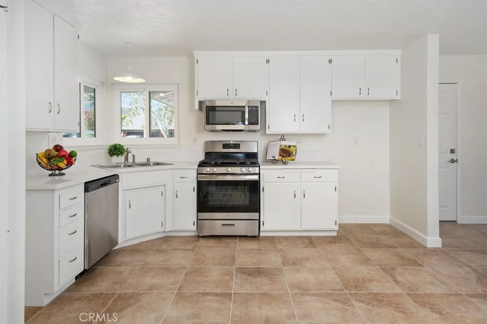 27912 Newbird Drive Saugus, CA 91350