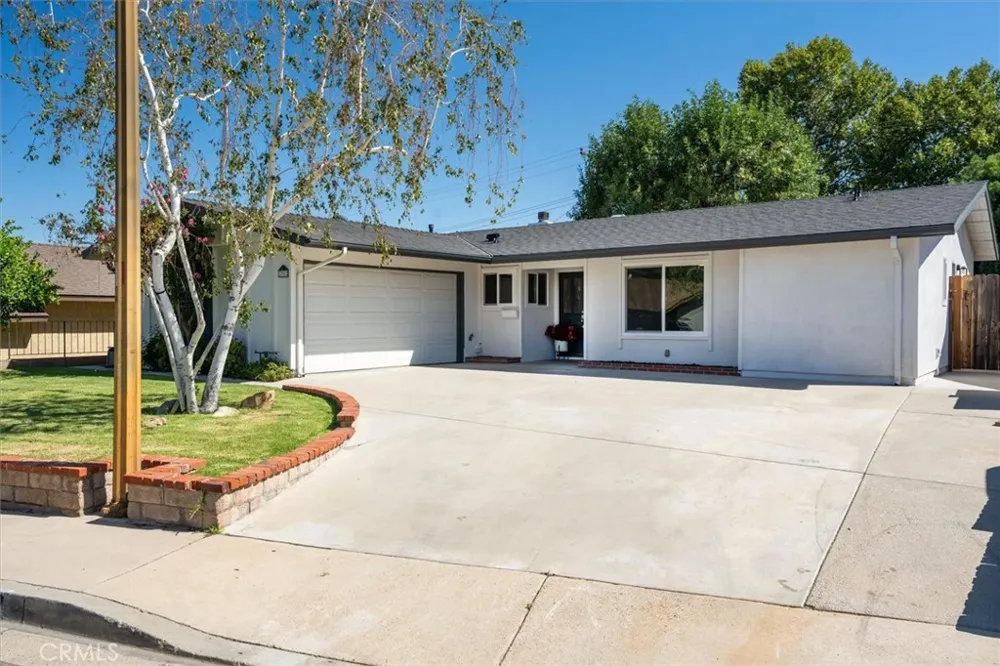 27912 Newbird Drive Saugus, CA 91350