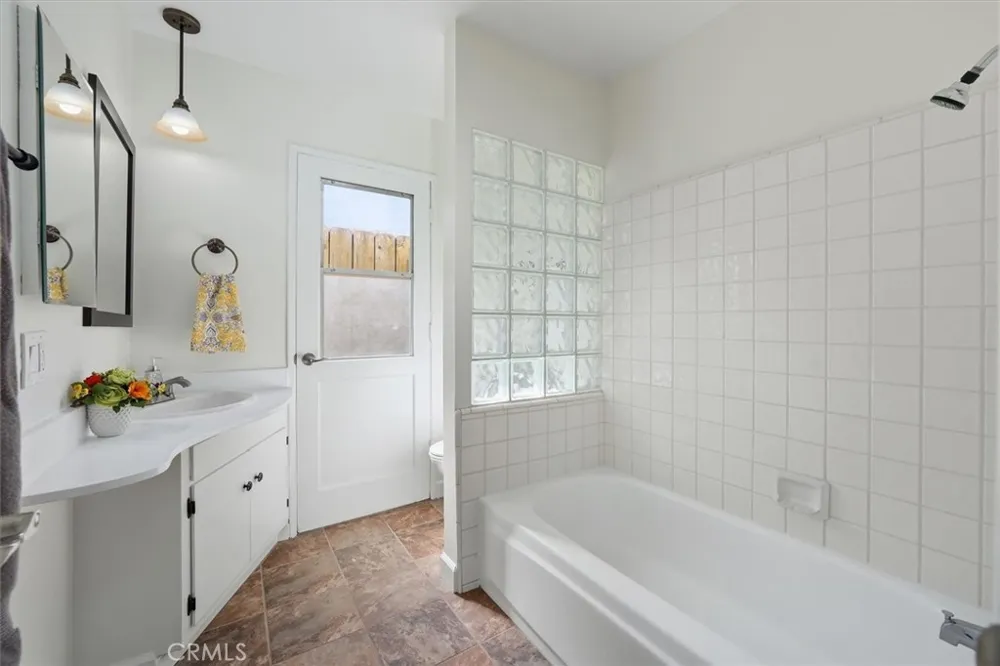 27912 Newbird Drive Saugus, CA 91350