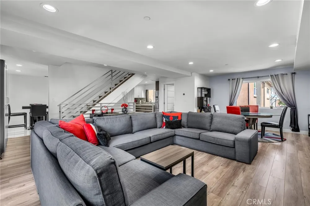 16539 Vine Terrace Van Nuys, CA 91406