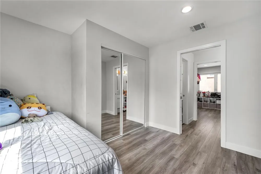 16539 Vine Terrace Van Nuys, CA 91406
