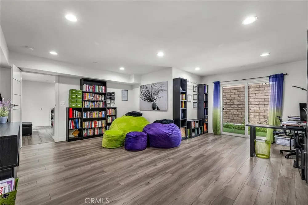 16539 Vine Terrace Van Nuys, CA 91406