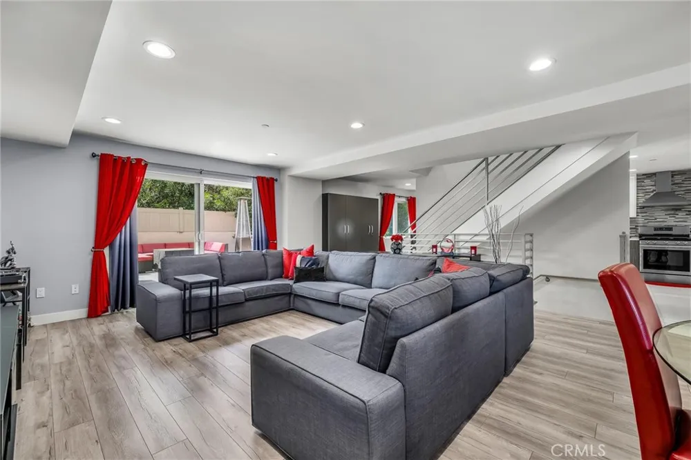 16539 Vine Terrace Van Nuys, CA 91406