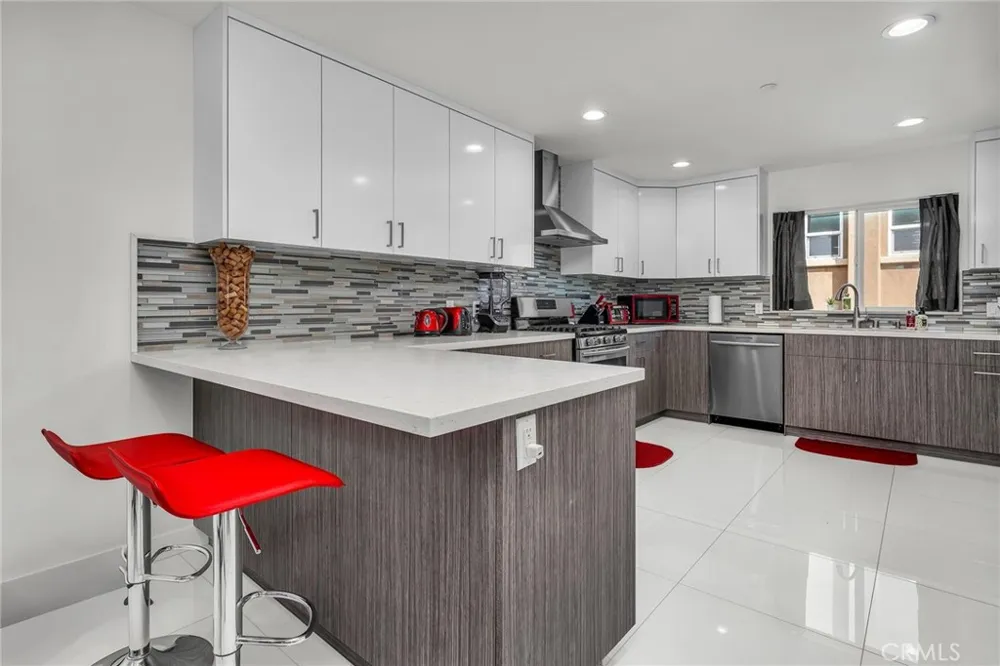 16539 Vine Terrace Van Nuys, CA 91406