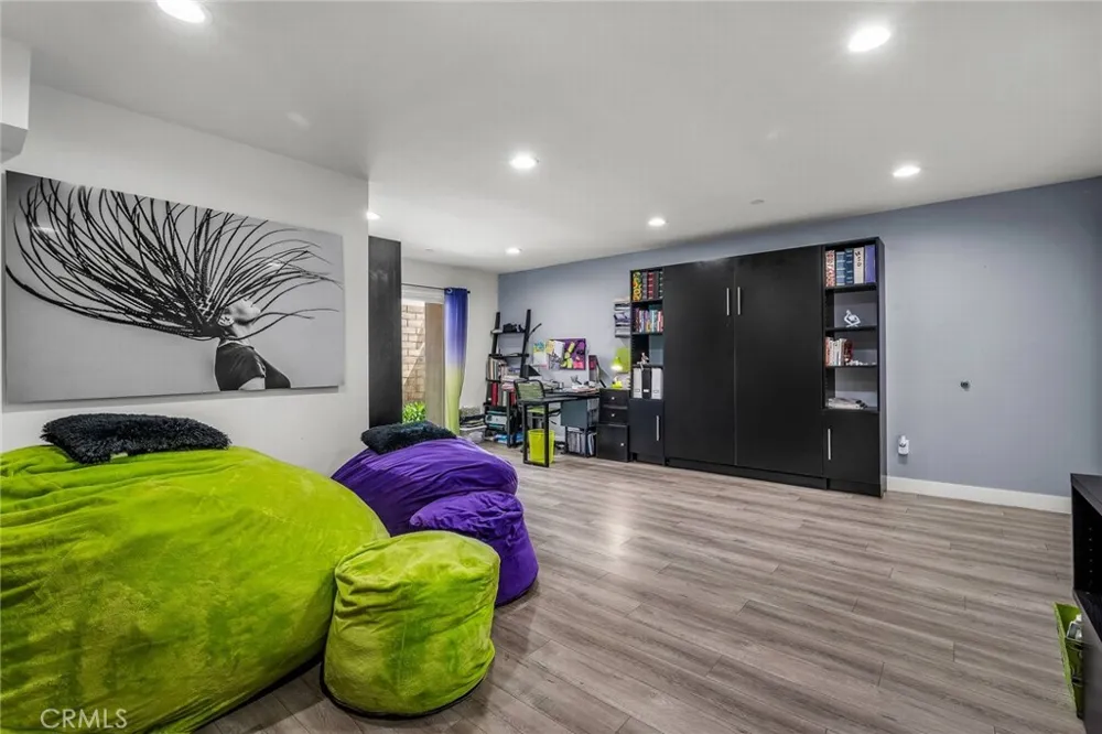 16539 Vine Terrace Van Nuys, CA 91406