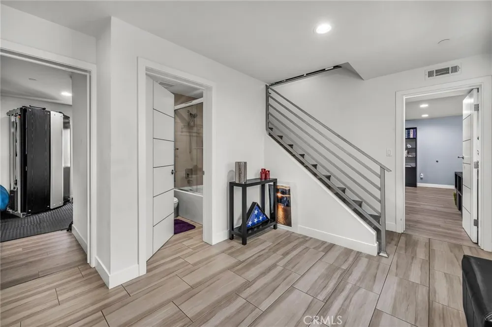 16539 Vine Terrace Van Nuys, CA 91406