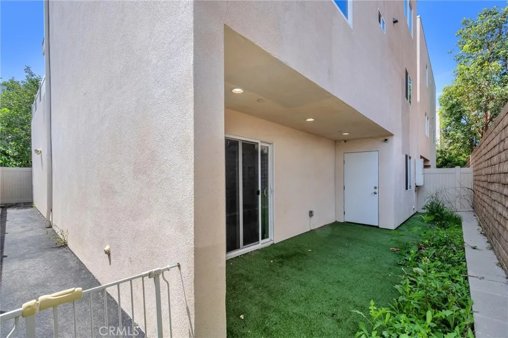 16539 Vine Terrace Van Nuys, CA 91406