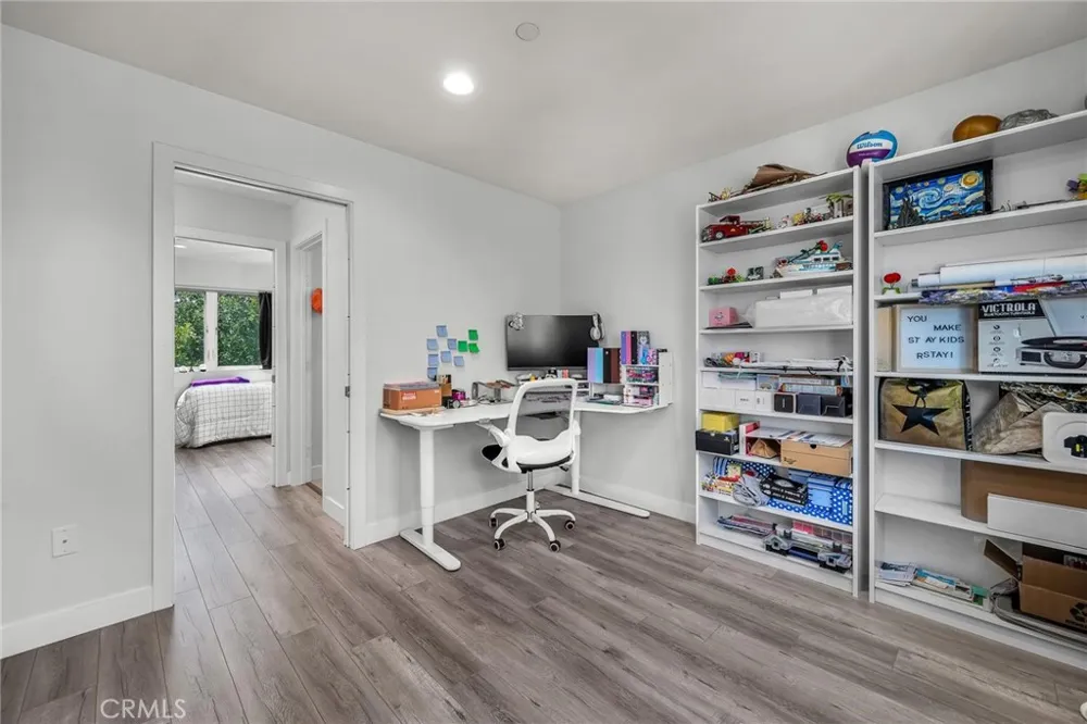 16539 Vine Terrace Van Nuys, CA 91406