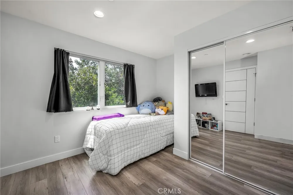 16539 Vine Terrace Van Nuys, CA 91406