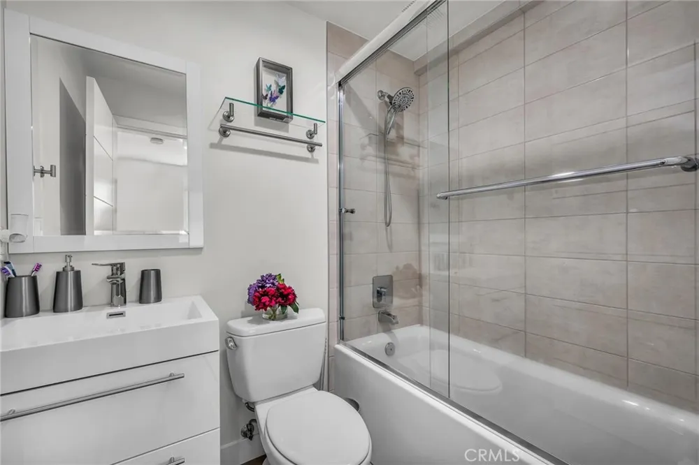 16539 Vine Terrace Van Nuys, CA 91406
