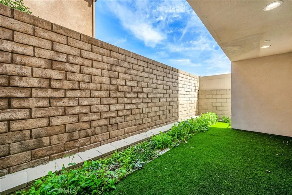 16539 Vine Terrace Van Nuys, CA 91406