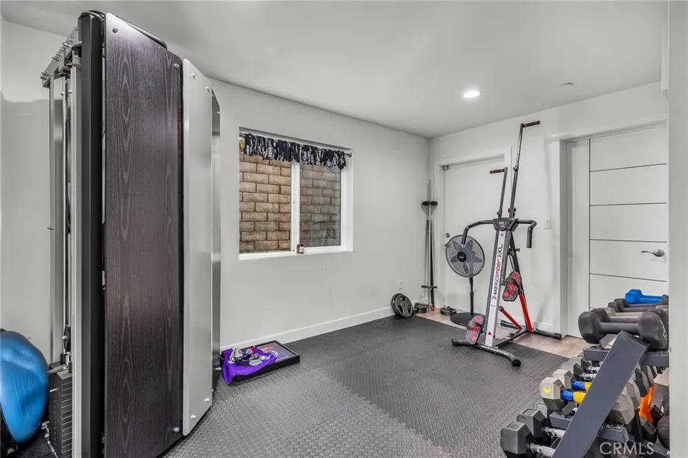 16539 Vine Terrace Van Nuys, CA 91406