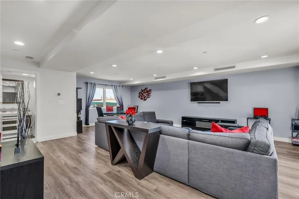 16539 Vine Terrace Van Nuys, CA 91406