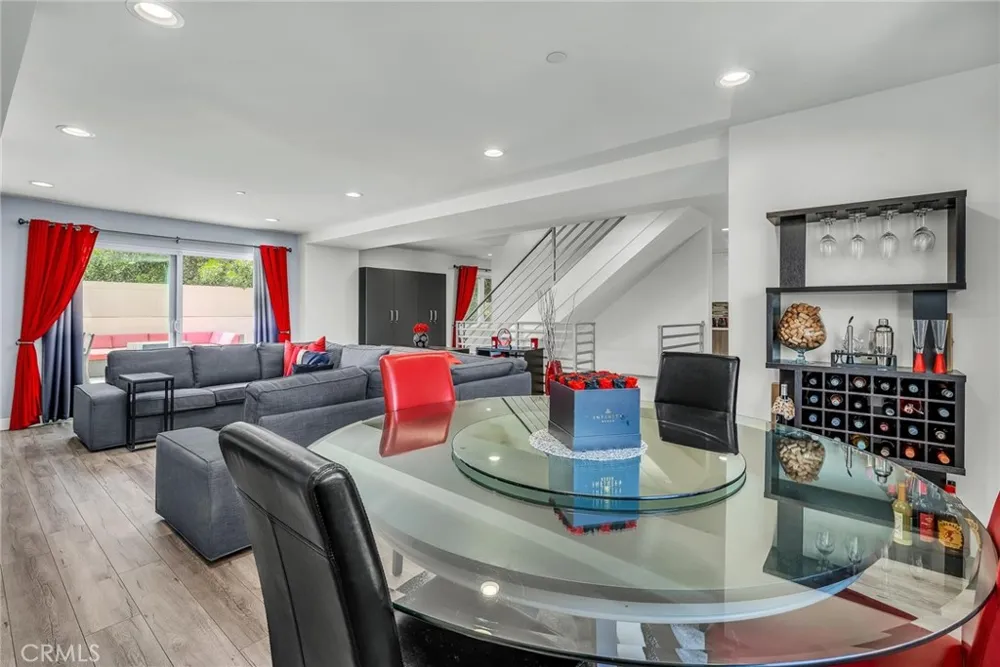 16539 Vine Terrace Van Nuys, CA 91406