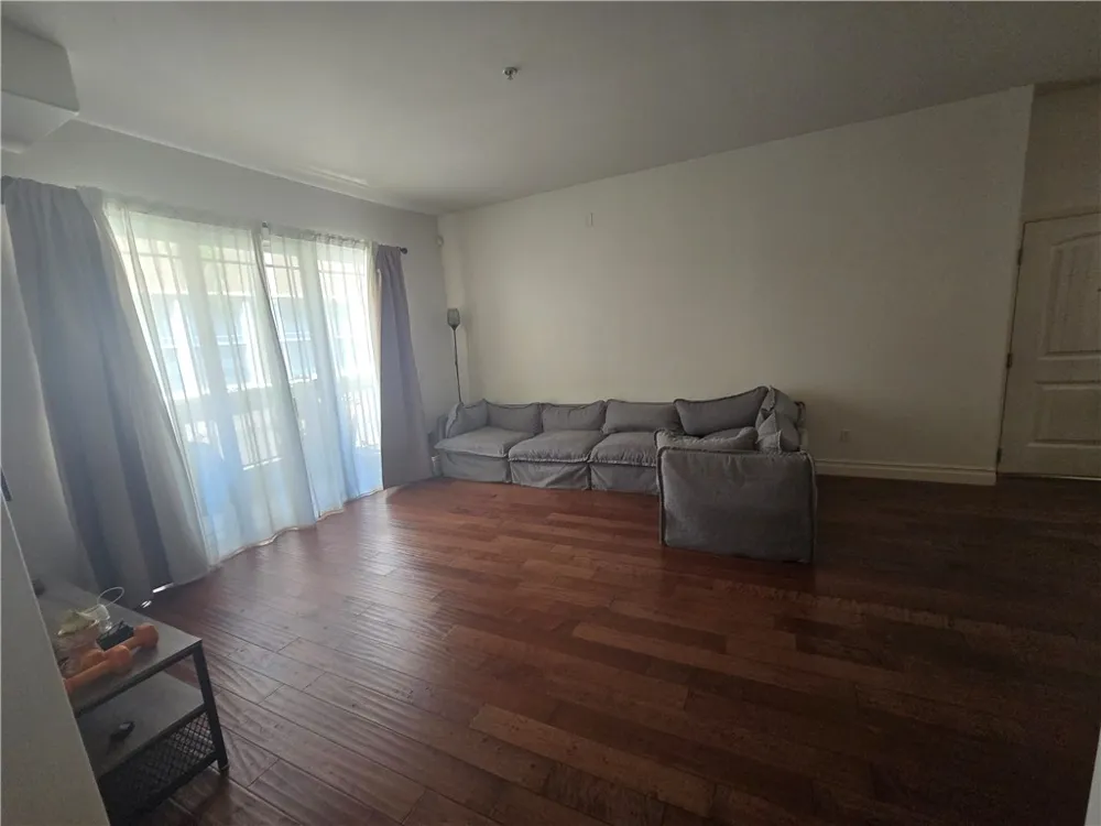 917 S New Hampshire #301 Los Angeles, CA 90006