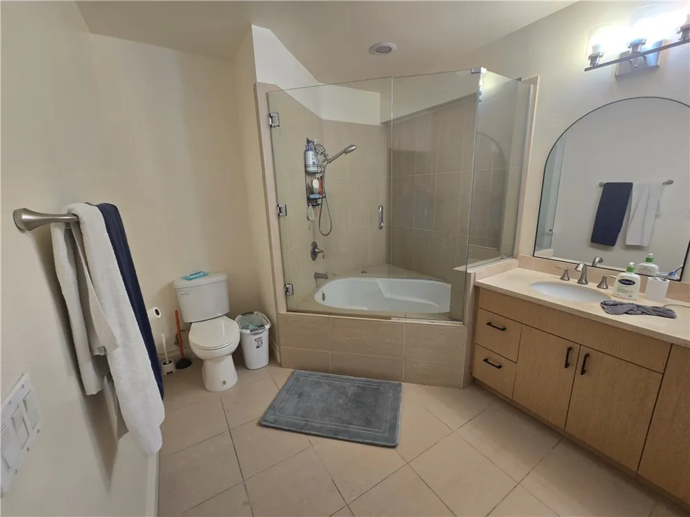 917 S New Hampshire #301 Los Angeles, CA 90006