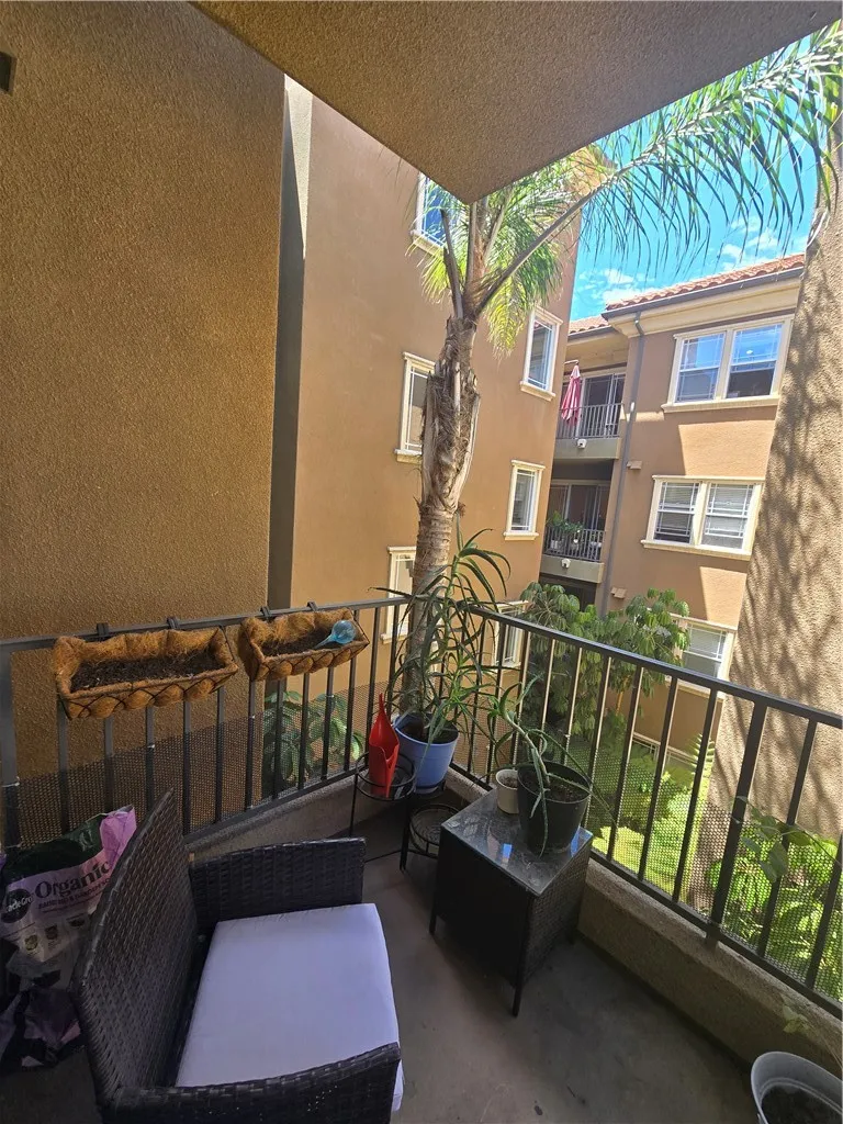 917 S New Hampshire #301 Los Angeles, CA 90006