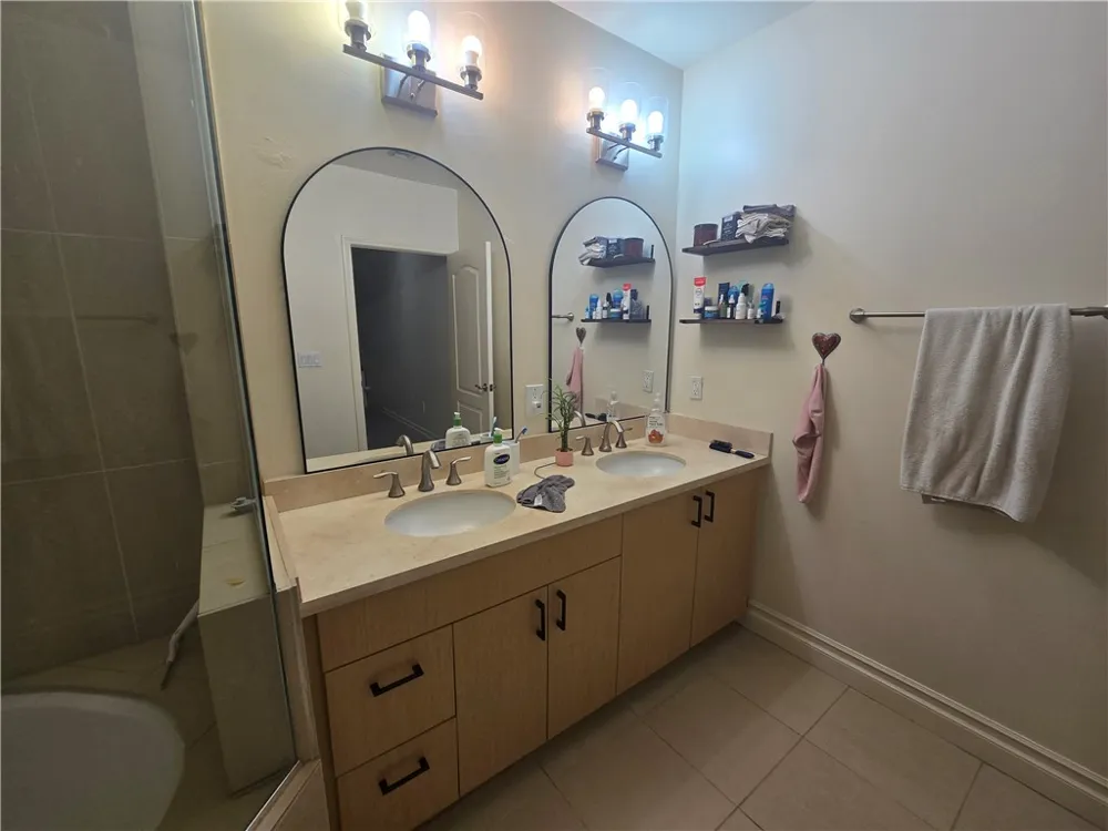 917 S New Hampshire #301 Los Angeles, CA 90006