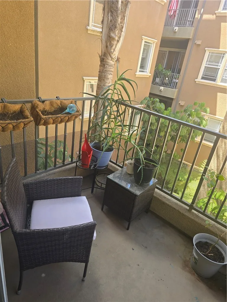 917 S New Hampshire #301 Los Angeles, CA 90006