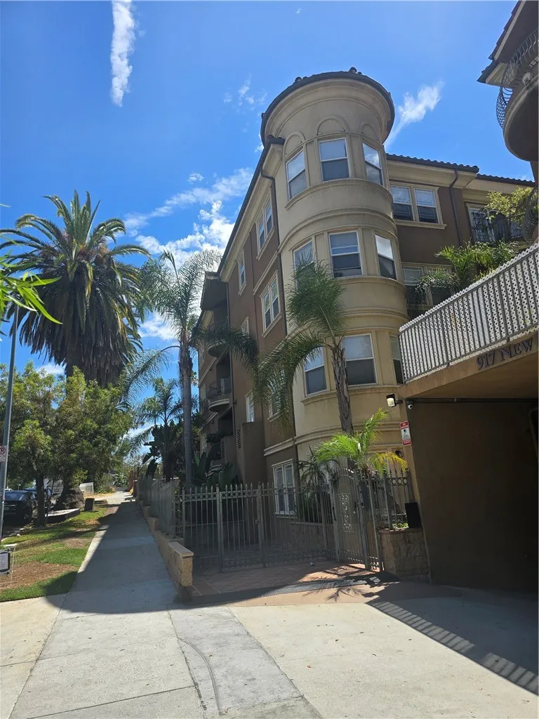917 S New Hampshire #301 Los Angeles, CA 90006