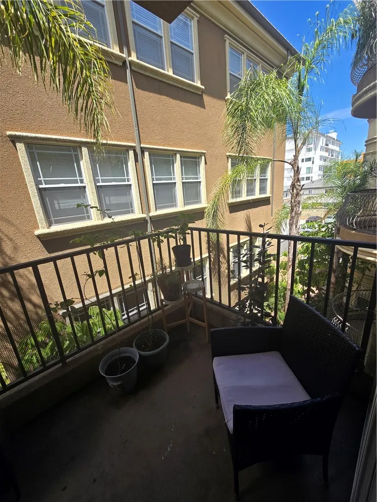 917 S New Hampshire #301 Los Angeles, CA 90006