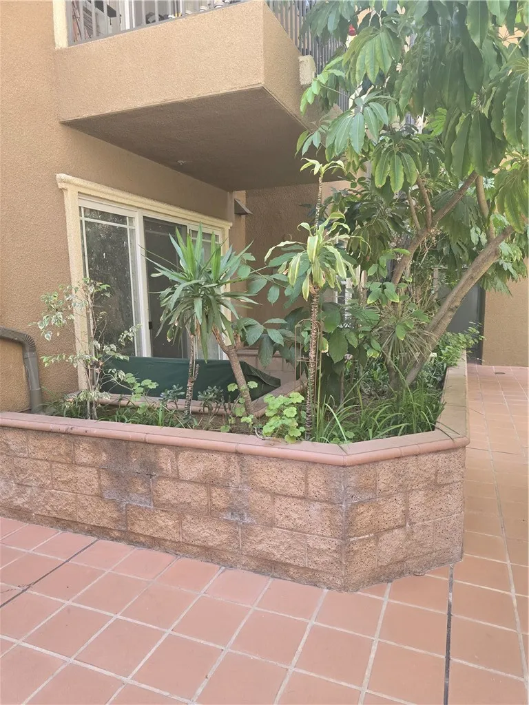 917 S New Hampshire #301 Los Angeles, CA 90006