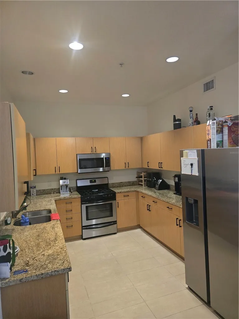 917 S New Hampshire #301 Los Angeles, CA 90006