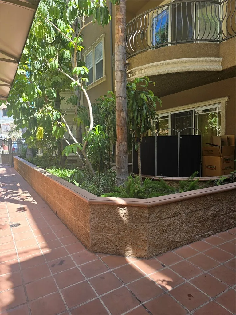 917 S New Hampshire #301 Los Angeles, CA 90006
