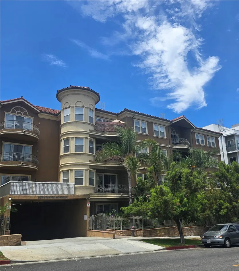 917 S New Hampshire #301 Los Angeles, CA 90006