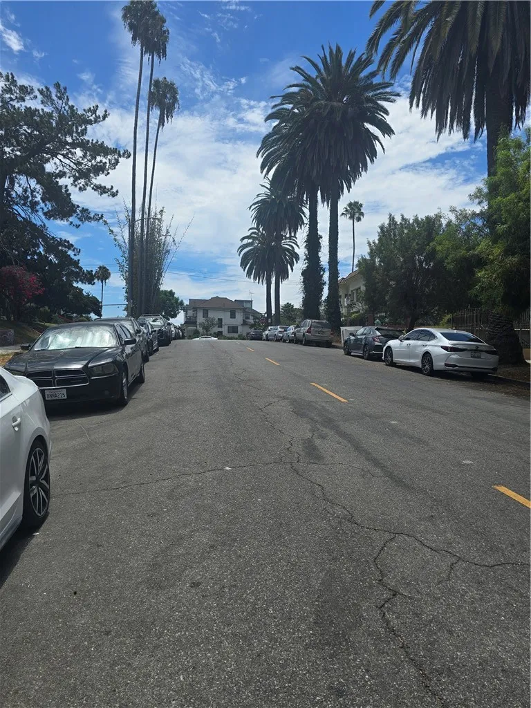 917 S New Hampshire #301 Los Angeles, CA 90006