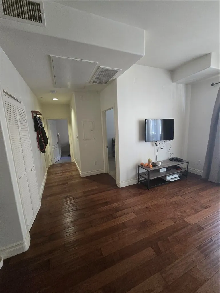 917 S New Hampshire #301 Los Angeles, CA 90006
