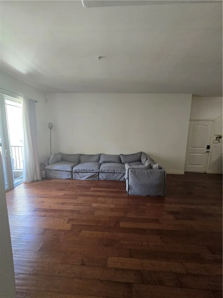 917 S New Hampshire #301 Los Angeles, CA 90006