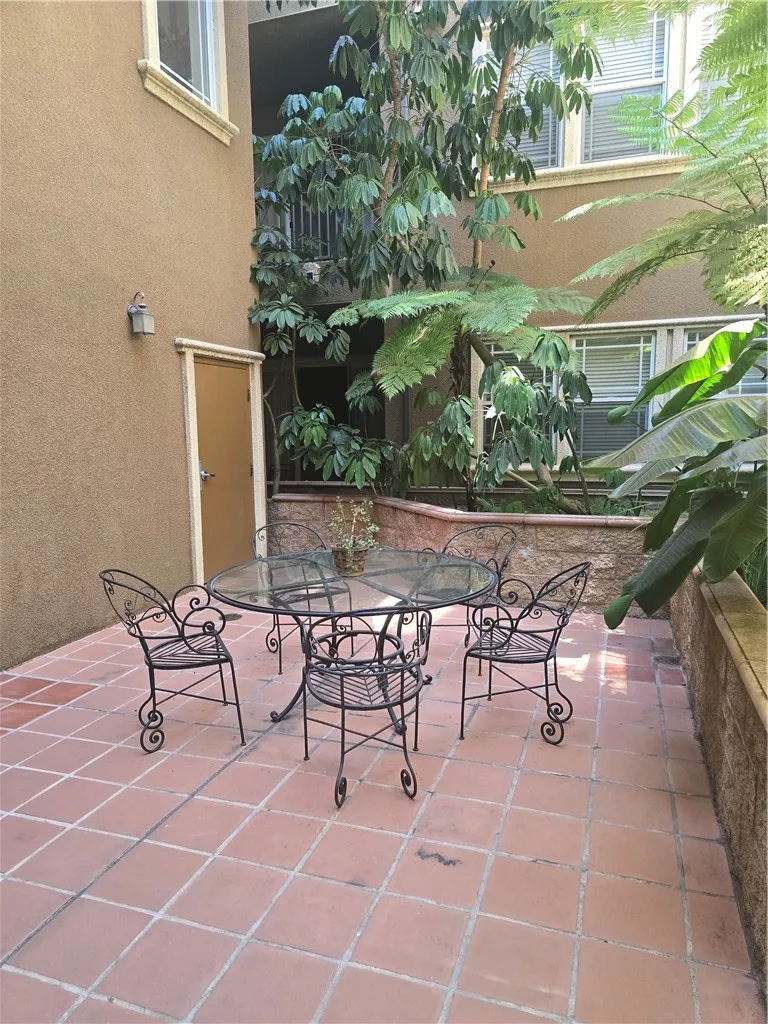 917 S New Hampshire #301 Los Angeles, CA 90006