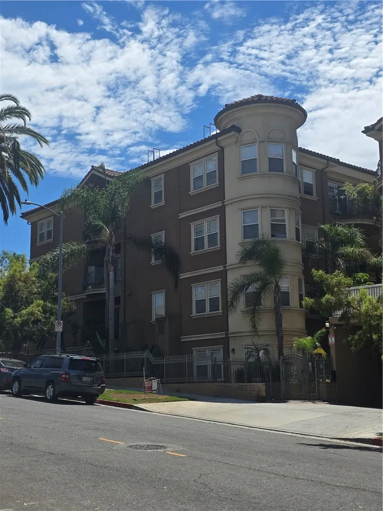 917 S New Hampshire #301 Los Angeles, CA 90006