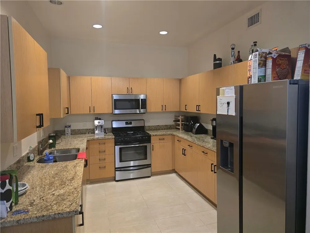 917 S New Hampshire #301 Los Angeles, CA 90006