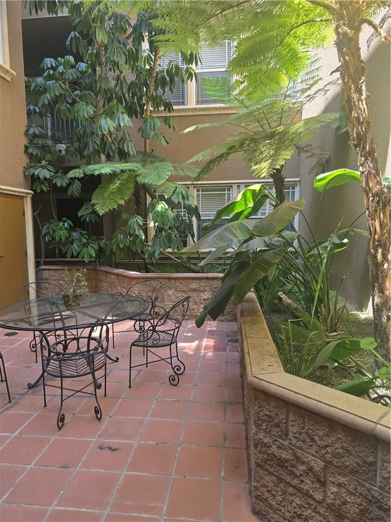 917 S New Hampshire #301 Los Angeles, CA 90006