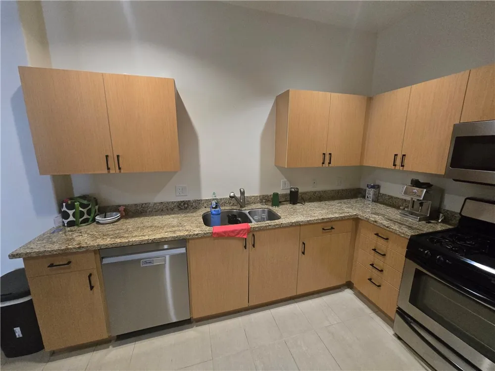 917 S New Hampshire #301 Los Angeles, CA 90006