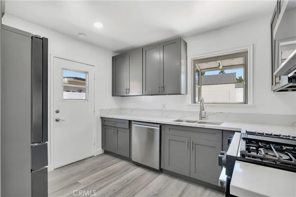 18234 Sugarman Street Tarzana, CA 91356