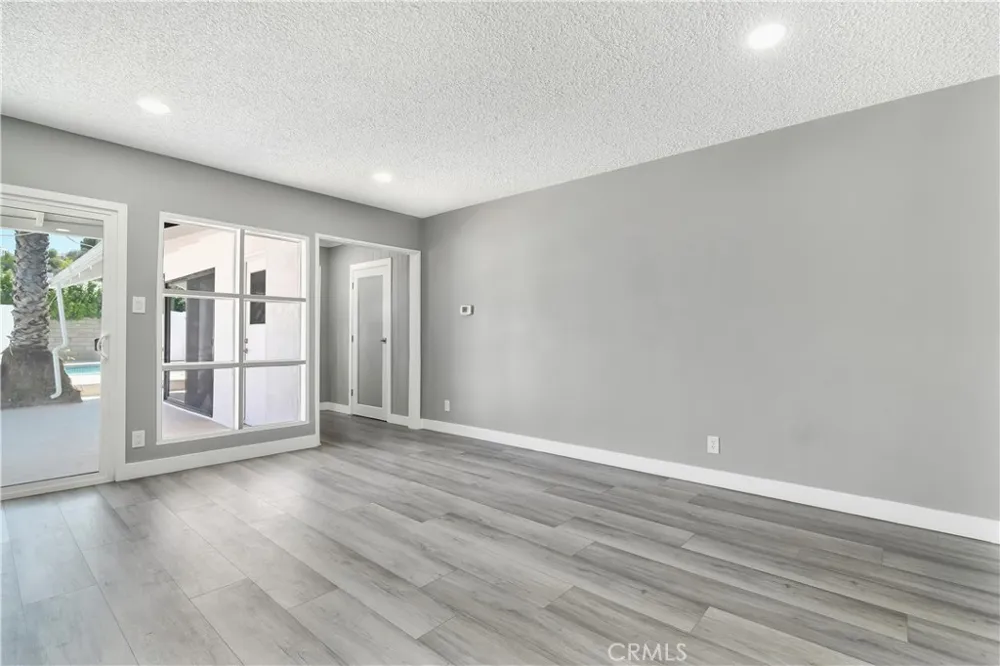 18234 Sugarman Street Tarzana, CA 91356