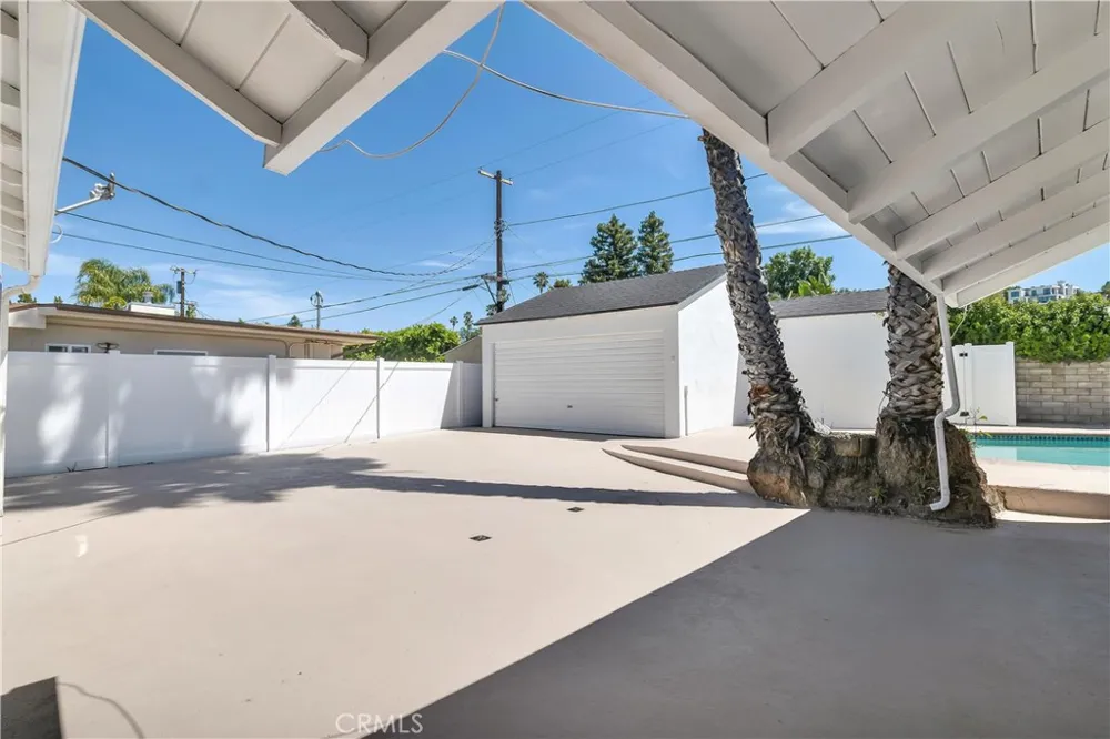 18234 Sugarman Street Tarzana, CA 91356